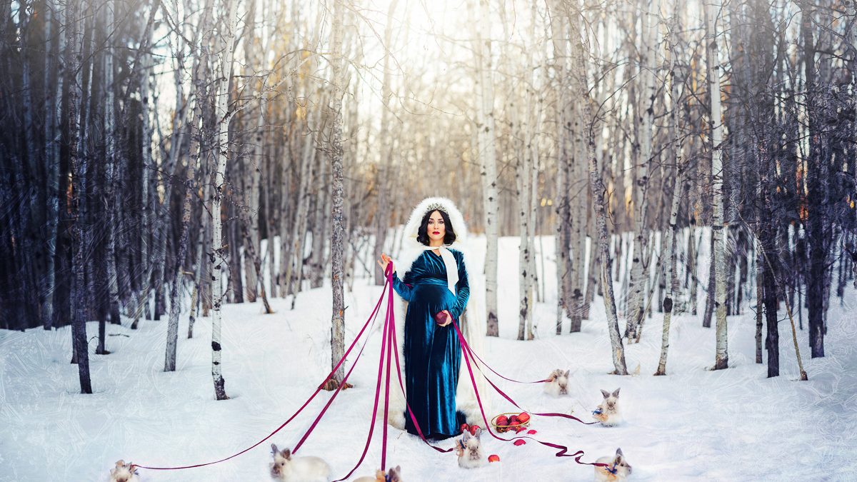 Winter maternity photographer Calgary