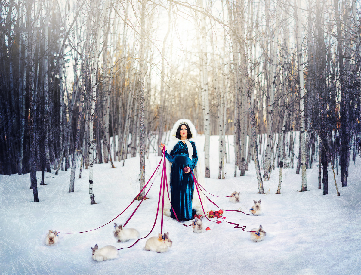 Winter maternity photographer Calgary
